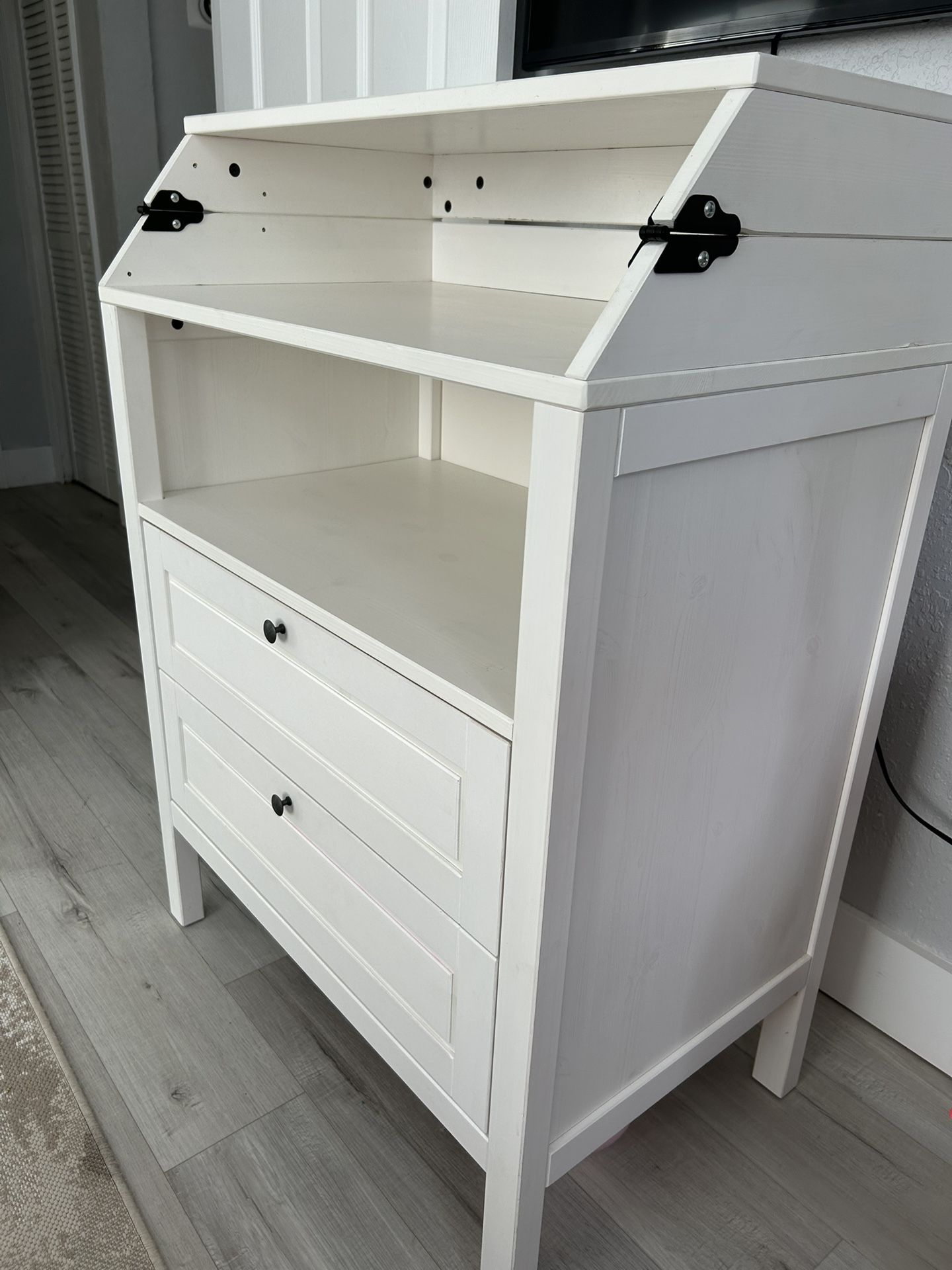 Baby Changing Table And Dresser