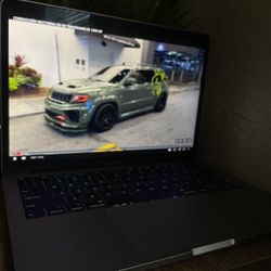 MacBook Pro 13” (2020) 💻