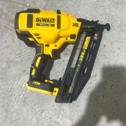 DEWALT DCN660B 20V 16 GA Nail Gun