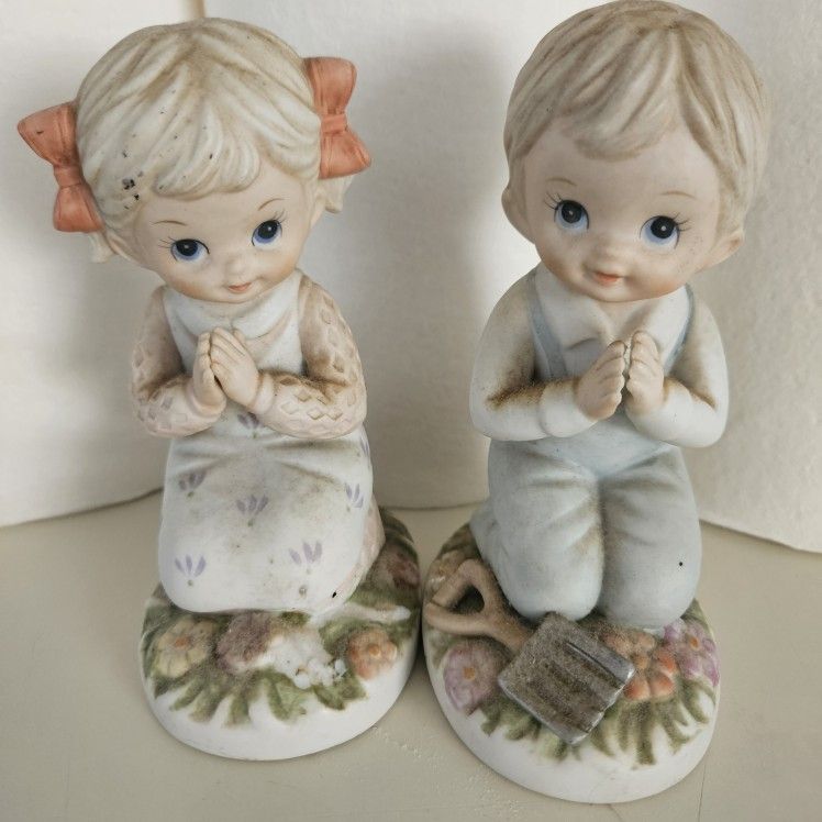 HOMCO 1452 Little Boy/Little Girl Praying In The Garden Figurines