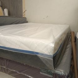 🛌🏾💤💤💤 $249 California King/Eastern King Memory Foam Mattress Available $249 🛌🏾💤💤💤