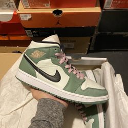 Jordan 1 Mid Dutch Green size 11W 9.5M USED But Clean