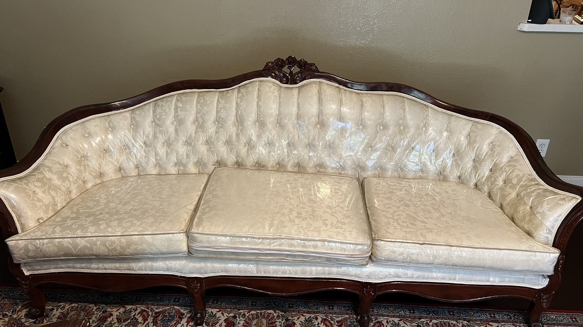 Sofas Set  Victorian Very Elegant Ivory Light Color 