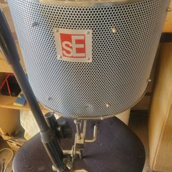 sE Electronics Reflexion Vocal Shield $30