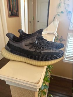 YEEZY Boost 350 V2 Asriel/Carbon