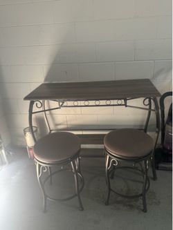 Brand new Bar Table with stools