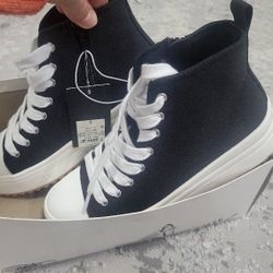 Brand NEW! HIGH TOP  BOOTS. SIZE 5 Youth