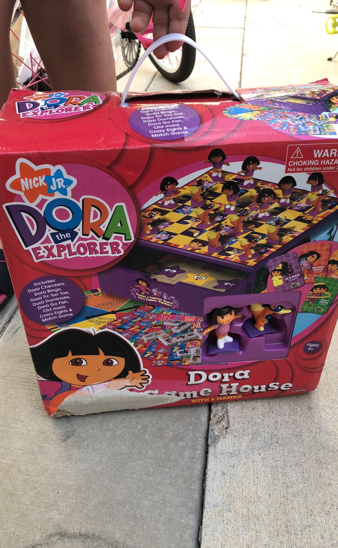 Dora the explorer game house complete in box