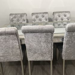 Dining room table seats 8 extra leaf