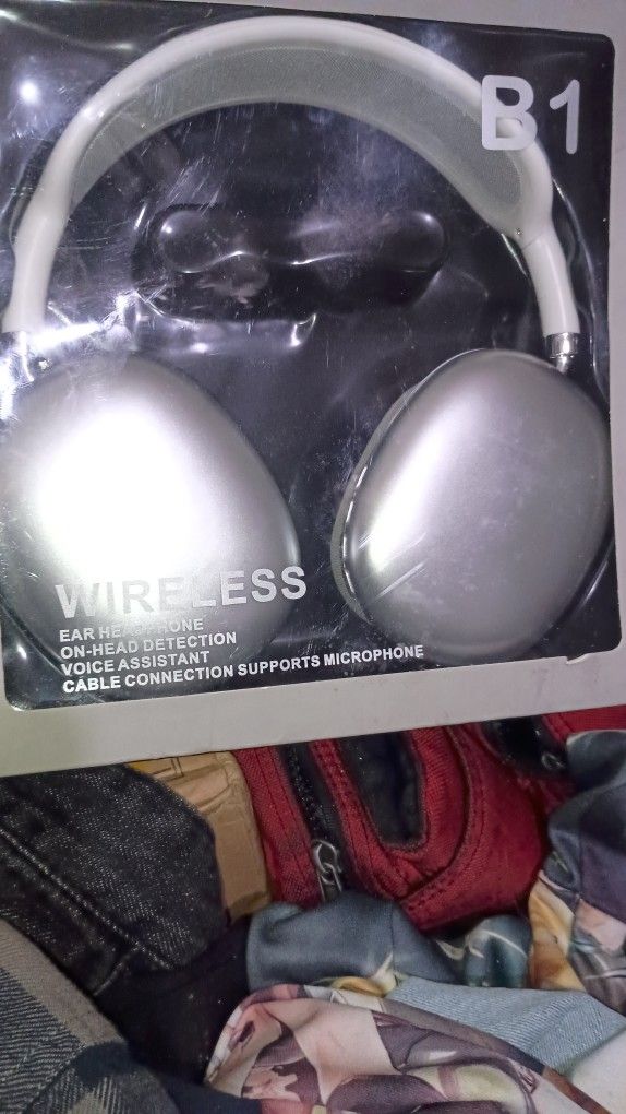 $20 FOR $50 WIRELESS HEADPHONES!!! BRAND NEW IN BOX SEALED! MS-B1 WIRELESS HEADPHONES