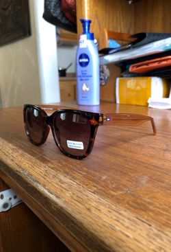 Tommy Hilfiger sunglasses (brand new)
