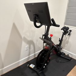 Peloton Bike – Excellent Condition + Accessories