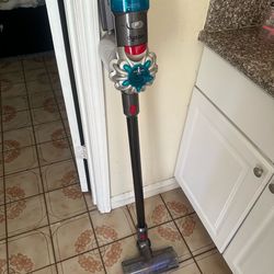Dyson v8 vacuum
