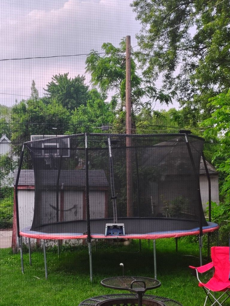 Trampoline with lights