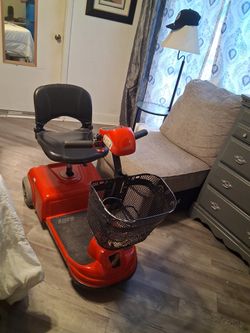 Pride Rally 4-Wheel Mobility Scooter With Charger – $225