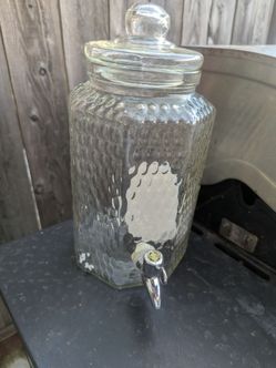 Glass Beverage Dispenser with Lid and Spigot