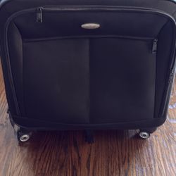 Samsonite Spinner Garment Suitcase