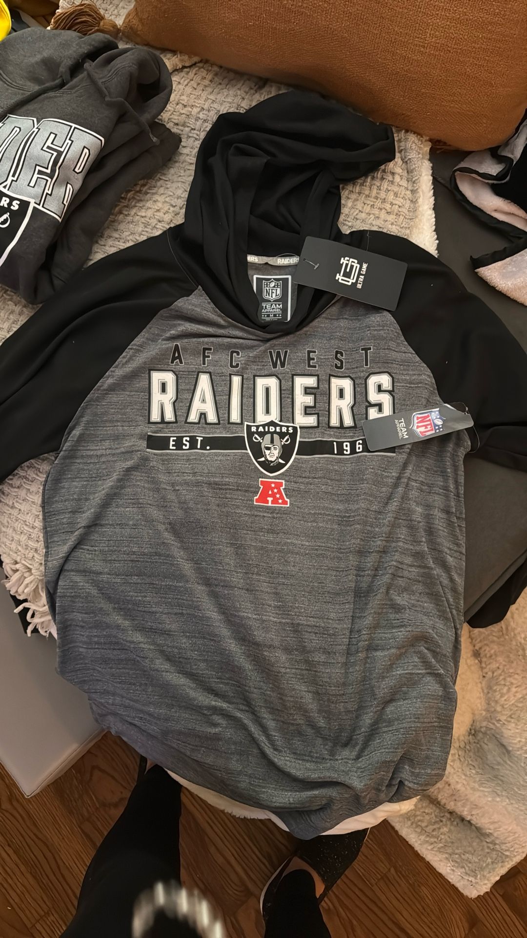 Raiders/ Men’s Clothing. 