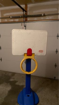 Little likes basketball ring