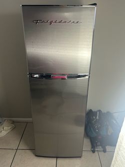 Frigidaire retro style platinum finish &chrome trim
