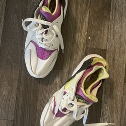 Women Nike Hurachie Shoes Size 9