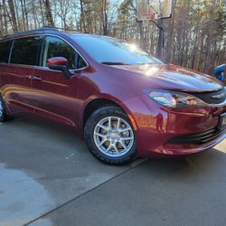 2020 Chrysler Voyager