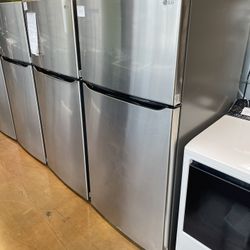 Top freezer refrigerator LG 33 inch wide