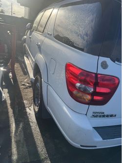 Toyota sequoia  03