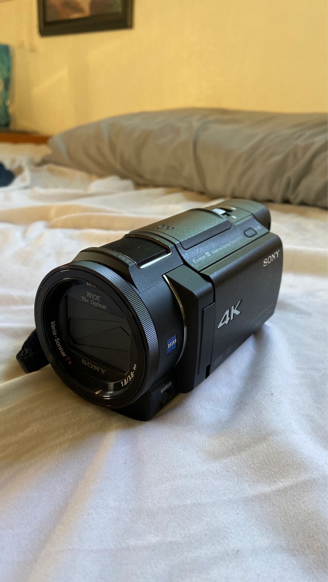 Sony FDR-AX33 4K handyman camcorder