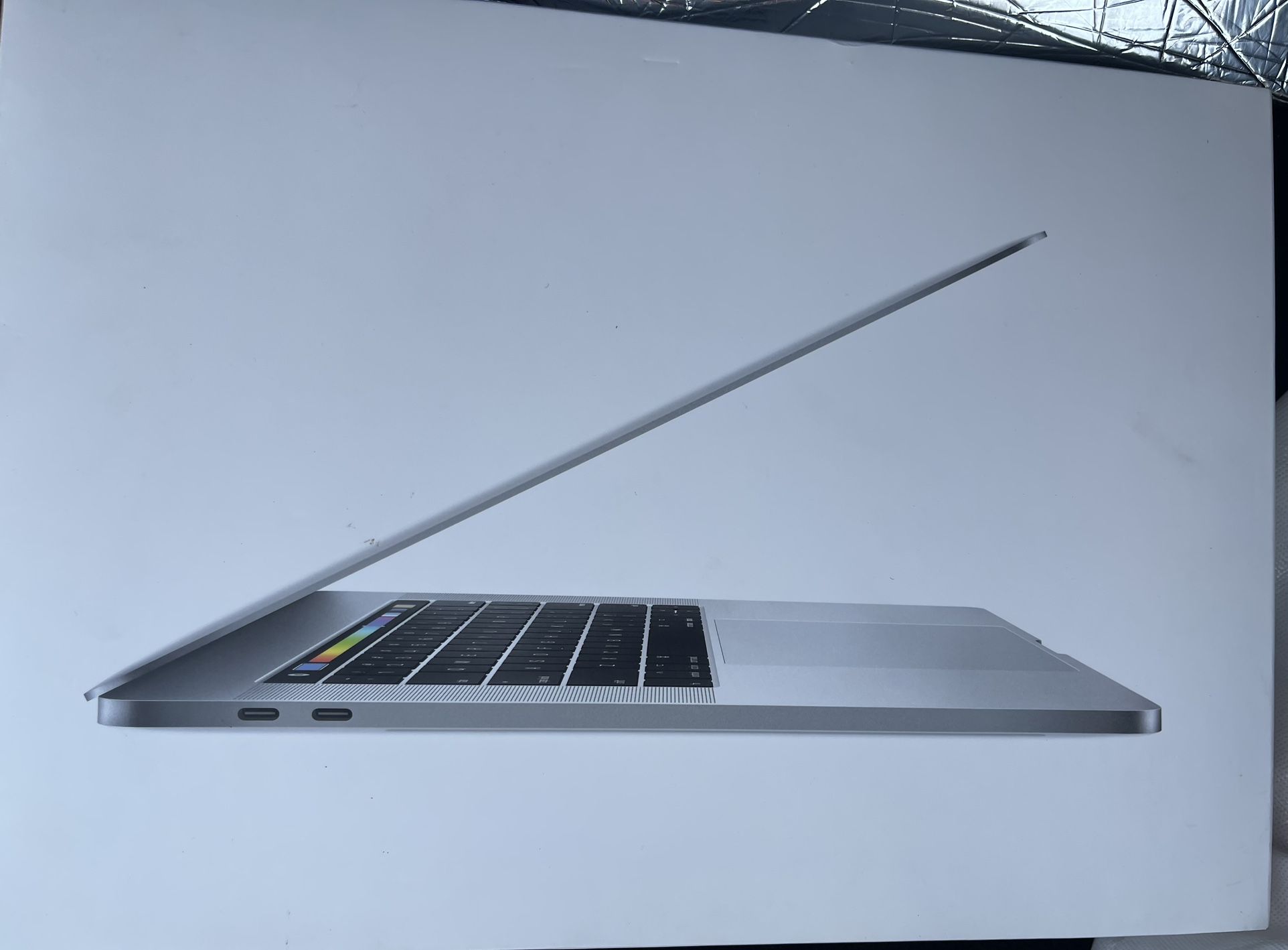 15.6” MacBook Pro I7 16gb Touch Bar (Like New)