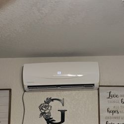 MINI SPLIT AIR  COLD AND HOT