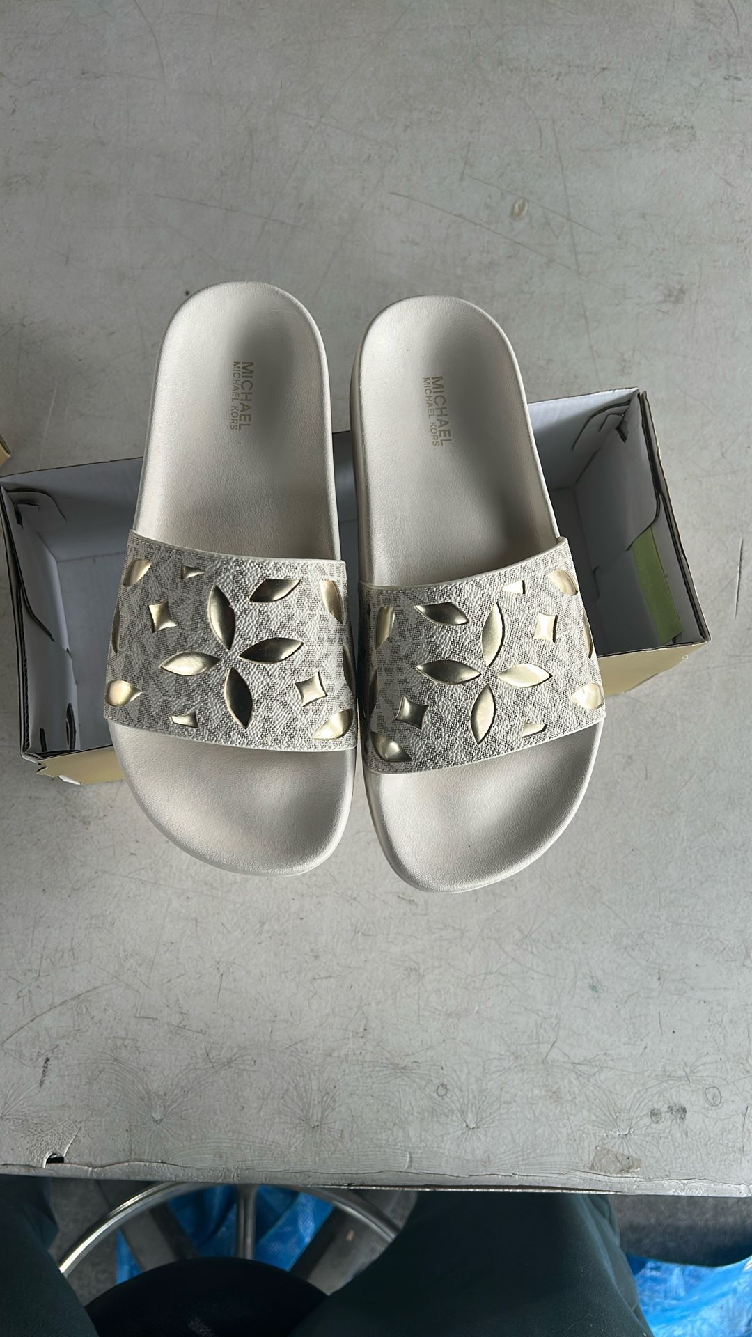 Michael Kors, mini slides Van. /cream