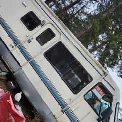 Thor Pinnacle Motorhome 