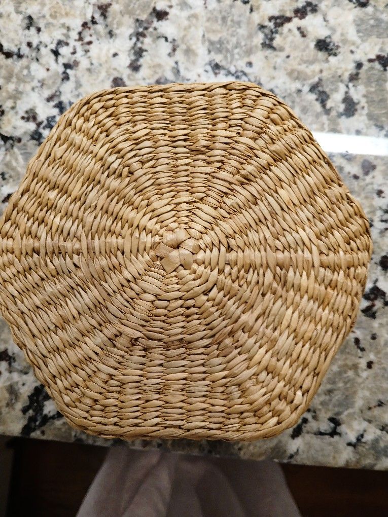 Vintage 7" Seagrass Basket With Lid