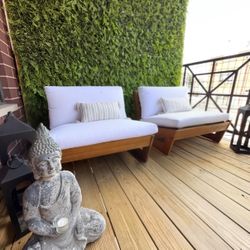 Set of 2 Acacia Wood Outdoor Lounge Chairs – Teak Finish + White Cushions