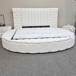 IVORY BOUCLE round storage bed 🛏️ ✅ - USB’s