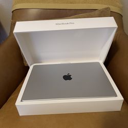 Apple MacBook Pro 14.2-inch M1 Chip 16GB 1TB Like New