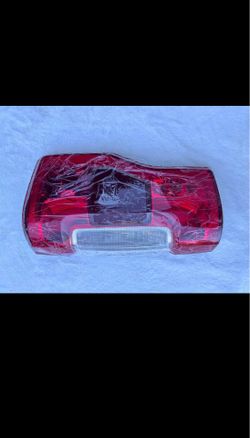 Ford F-250 / F-350 Super Duty Right Tail Light Assembly