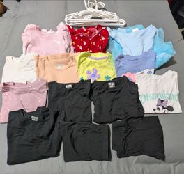 14 Piece Girls Clothes With 10 Hangers Size 4T