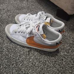 Nike Blazer Low ’77 Jumbo White Orange Sneakers