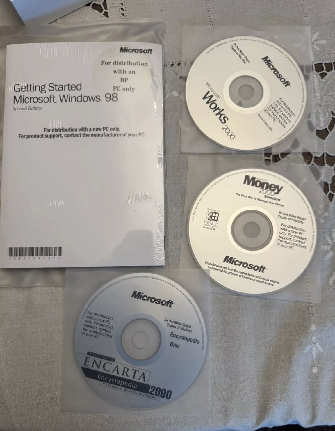 Vintage Microsoft Works 2000 Money 2000 And Encarta 2000 With Manual Windows 98