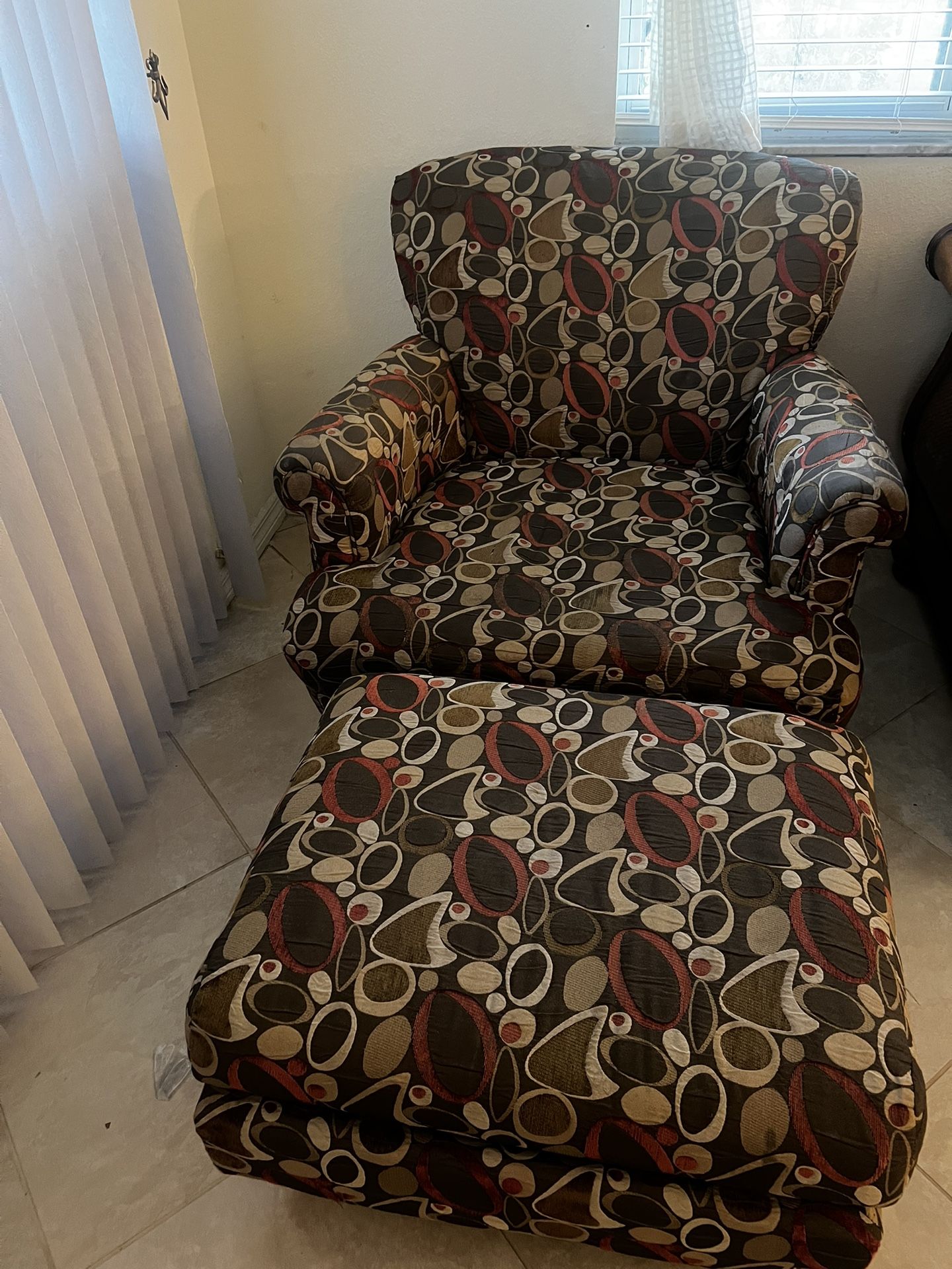 Armchair with Ottoman – Classic Style – $160