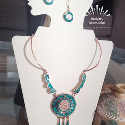Collar y Aretes de Cobre Artesanal Mexicana con esmaltado Azul y diseño Calendario Azteca en Flor de Girasol.