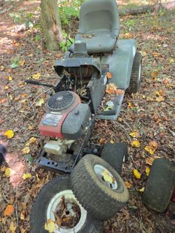 Riding Lawn Mower with Briggs & Stratton Engine