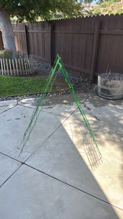 A frame vegetable cage