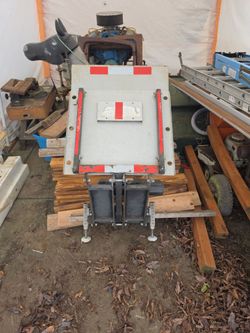 Attachable hitch mount lift