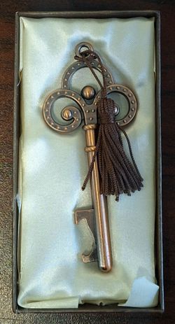 BRONZE VINTAGE SKELETON KEY BOTTLE OPENER - NEW IN GIFT BOX