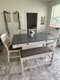 Dining room table set