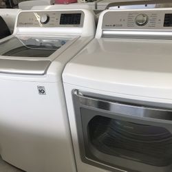 BEAUTIFUL WASHER AND DRYER 