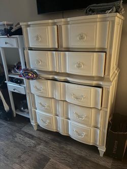 Moving Sale – Beautiful Furniture (great condition)